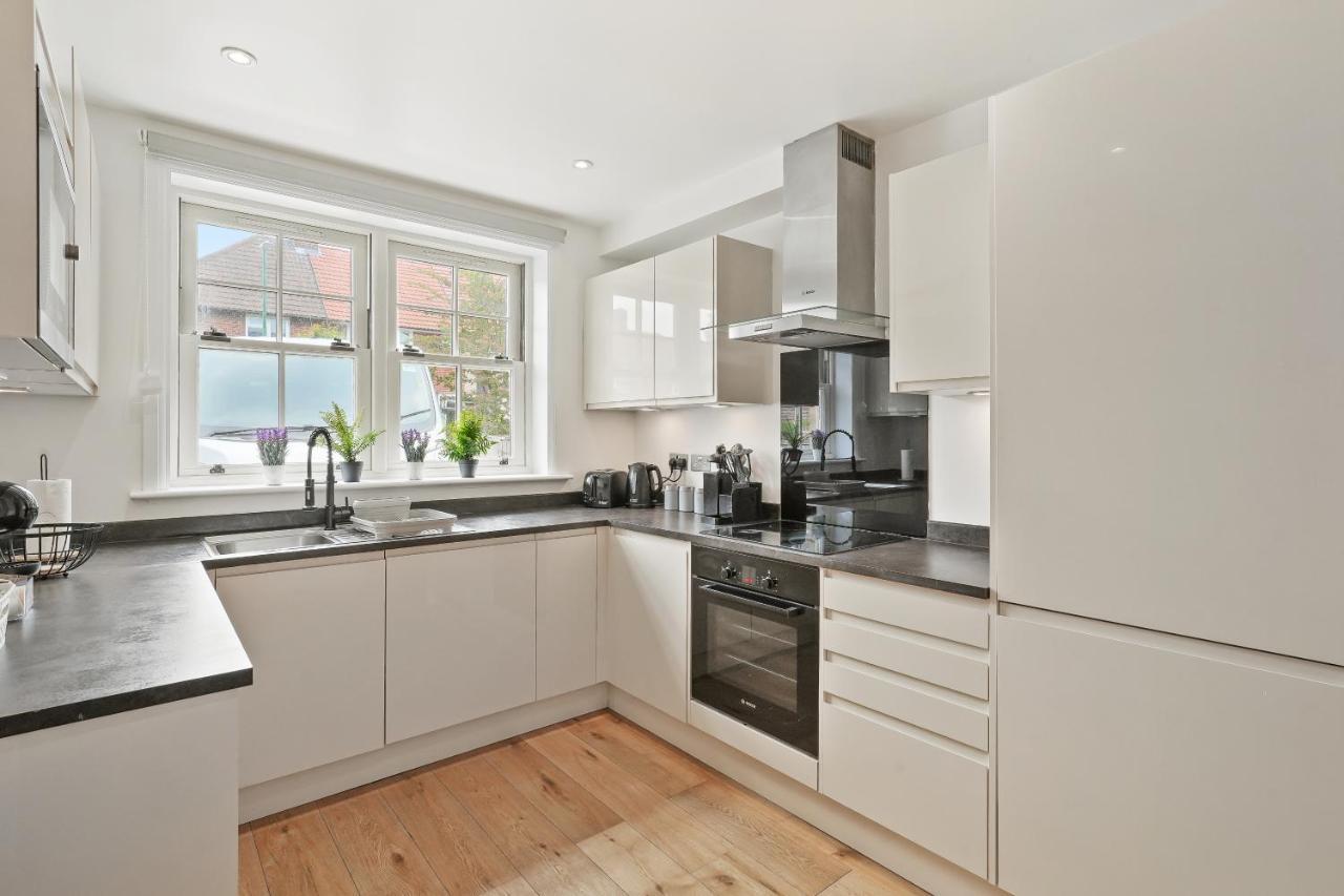 Lovely 4 Bed With Ensuite Free Wifi Off Street Parking In Sutton Morden  Экстерьер фото