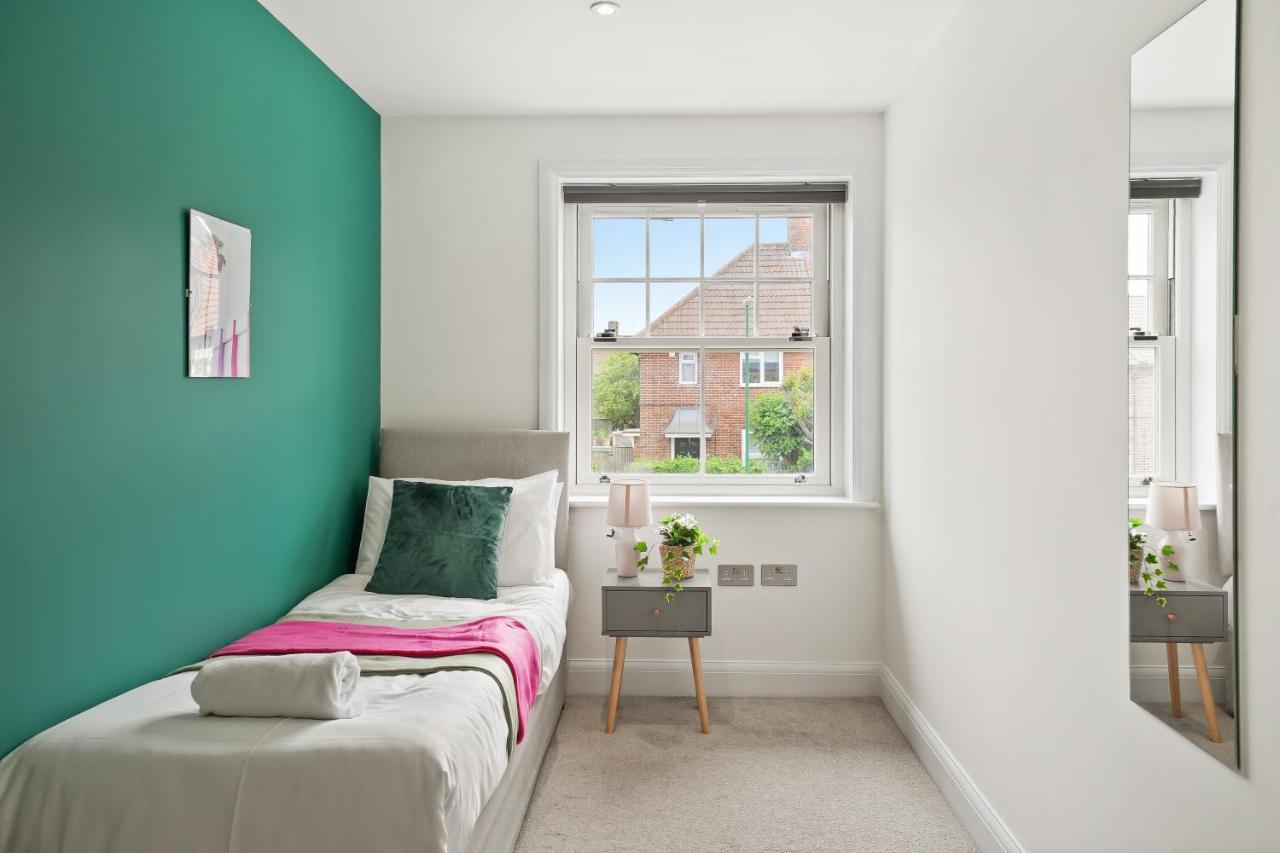 Lovely 4 Bed With Ensuite Free Wifi Off Street Parking In Sutton Morden  Экстерьер фото