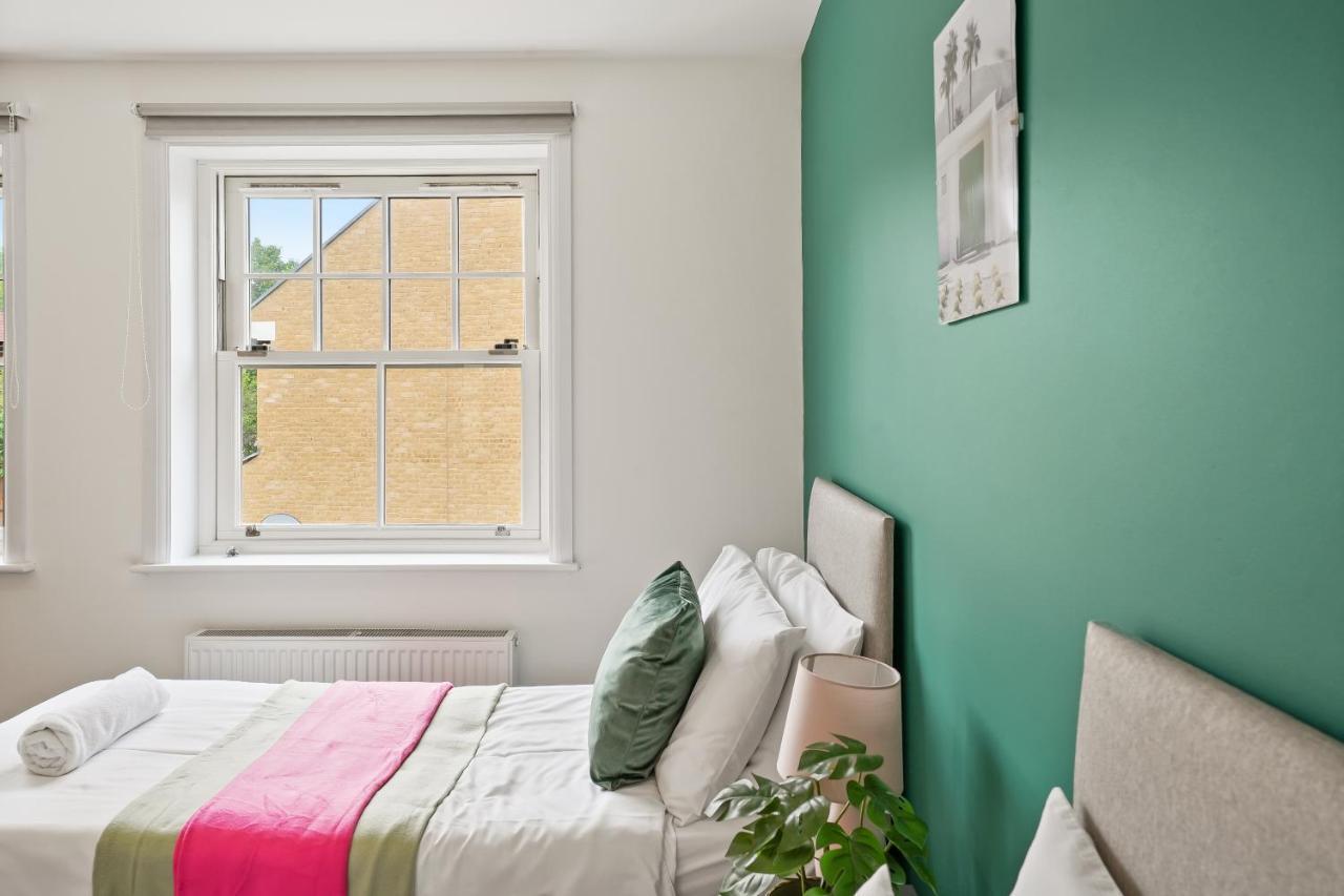 Lovely 4 Bed With Ensuite Free Wifi Off Street Parking In Sutton Morden  Экстерьер фото